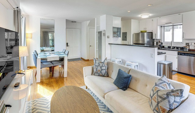 3 Mi to Dtwn LA: Centrally Located Home