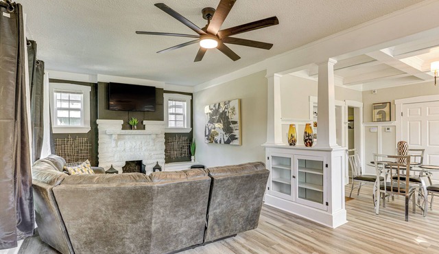 3 Mi to Dtwn: Memphis Family Home