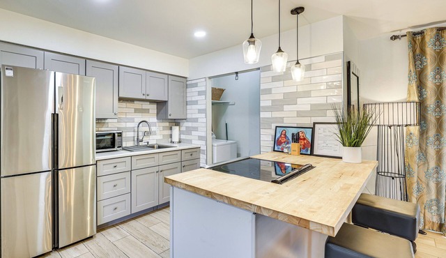 3 Mi to Dtwn Mesa: Home w/Fenced Backyard!