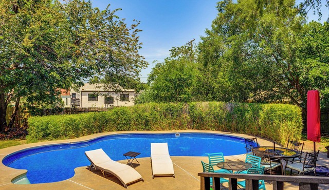 3 Mi to Dtwn OKC: Pet-Friendly Paseo Gem!