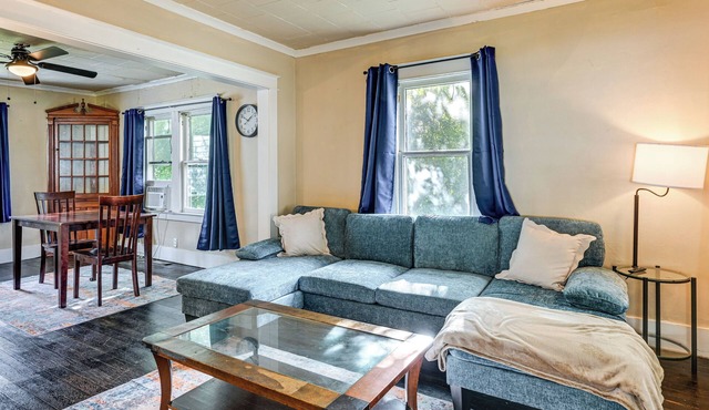 3 Mi to Dtwn Saginaw: Cozy Family Home w/Yard!