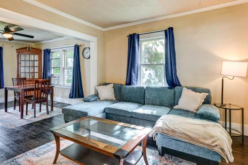 3 Mi to Dtwn Saginaw: Cozy Family Home w/Yard!