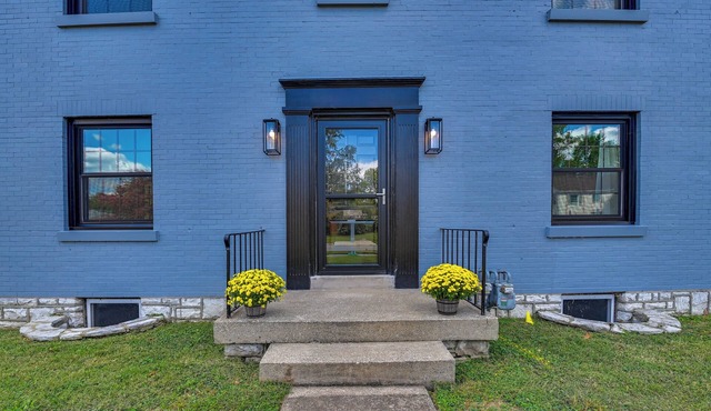 3 Mi to Dtwn: Updated Home w/Hot Tub in Lexington