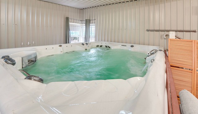 3 Mi to Dtwn: Wichita Falls Gem w/Private Sauna!