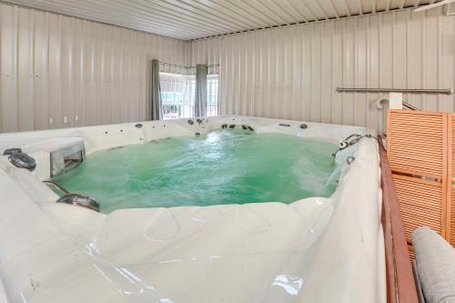 3 Mi to Dtwn: Wichita Falls Gem w/Private Sauna!