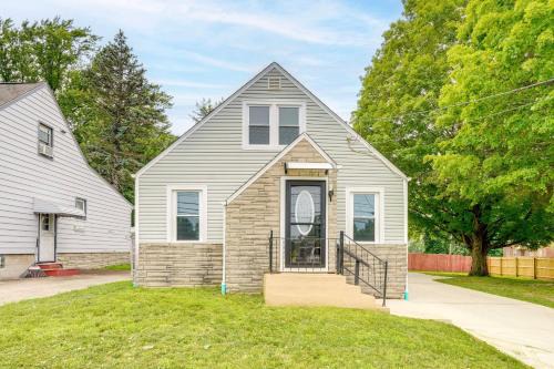 3 Mi to Dtwn Youngstown and YSU Family Home with Yard