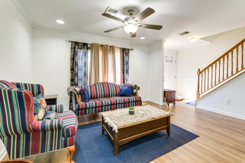 3 Mi to Dulles Airport: D.C. Area Townhome