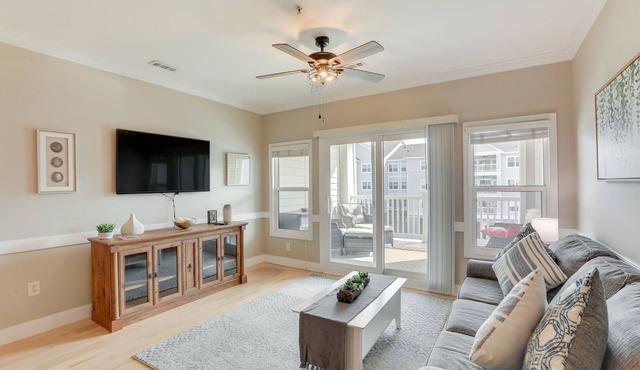 3 Mi to Folly Beach: Condo w/Pool Access!
