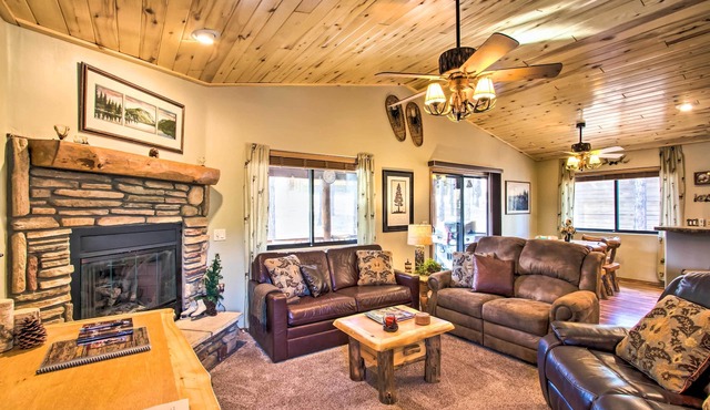 3 Mi to Fool Hollow Lake: Romantic Show Low Cabin