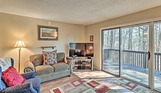 3 Mi to Golf Hot Springs Village Retreat with Deck