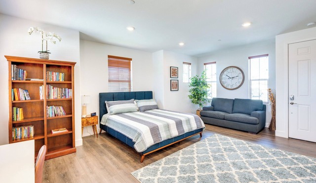 3 Mi to Golf & Shopping: Cozy Roseville Studio
