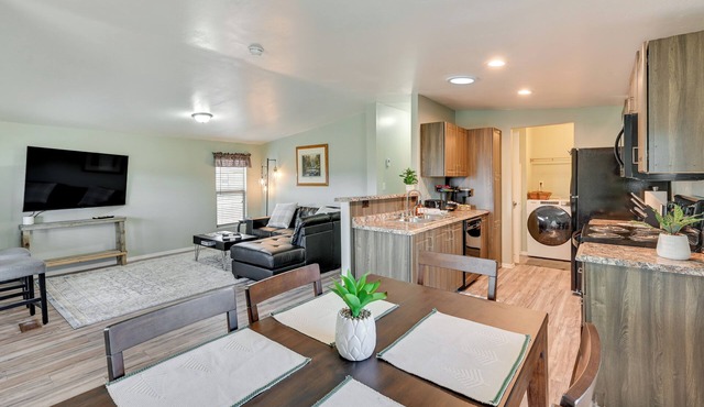 3 Mi to Grand Canyon Railway: Williams Retreat
