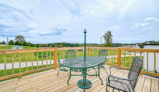 3 Mi to Green River Lake: Quiet Farmhouse w/Yard