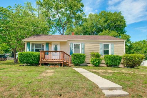 3 Mi to Historic Dtwn Hopewell Home with Yard