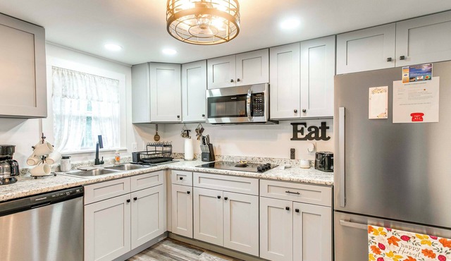 3 Mi to Historic Dtwn Waycross: Pet-friendly Home