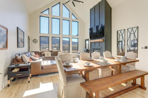 3 Mi to Holiday Valley Mtn-View Home with Hot Tub