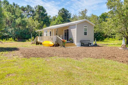 3 Mi to ICW Coastal Carolina Home with Pool Access