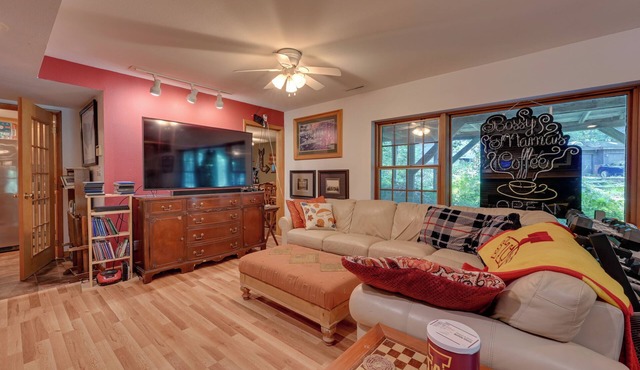 3 Mi to Iowa State University: Ames Apartment