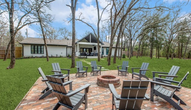 3 Mi to Kyle Field-Luxury 5 bedroom/4.5 Bath on 1.5 Acres-Fire Pit/Patio-3500 sf