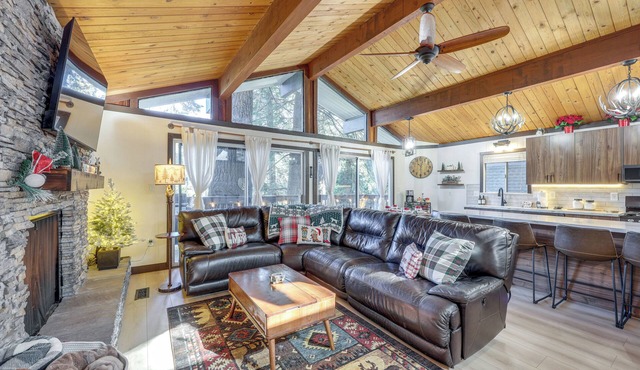3 Mi to Lake Arrowhead Village: Pine-View Home!
