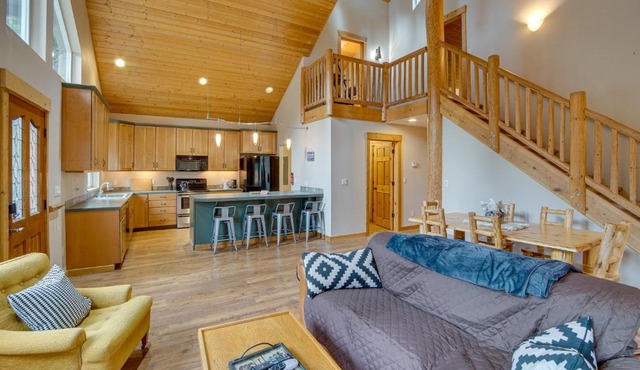 3 Mi to Lake Easton Sno-Park Family Cabin Escape!