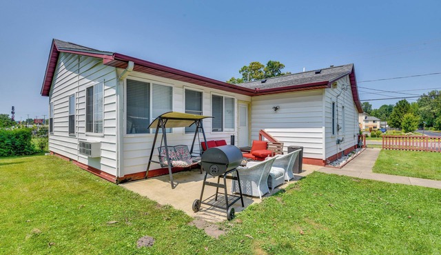 3 Mi to Lake Michigan Access: Sawyer Home w/Patio