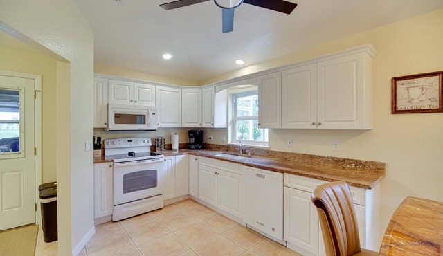 3 Mi to Lake: Peaceful Home w/Grill in Sebring