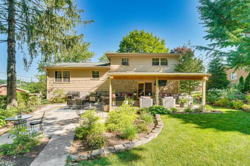 3 Mi to Lake Redman: Home w/Furnished Pergola!