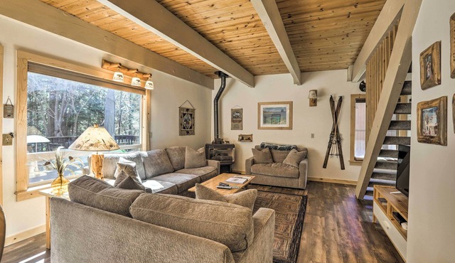 3 Mi to Lake Tahoe: Quiet Incline Village Cabin!
