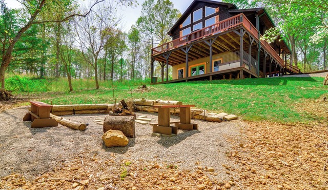 3 Mi to Marina: Cabin w/Hot Tub in Byrdstown!