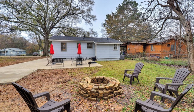 3 Mi to Mississippi Stadium: Cozy Jackson Getaway!