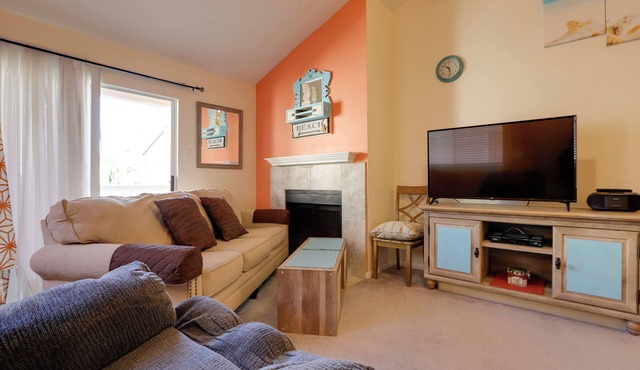 3 Mi to Moody Gardens: Couple's Beach Retreat