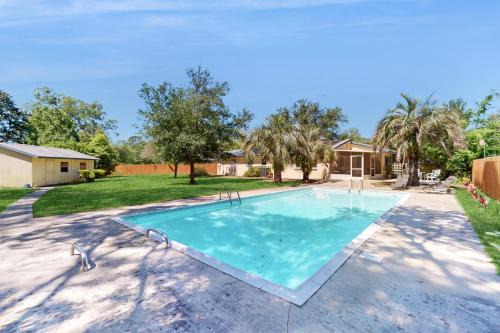 3 Mi to Ocala Square! Family Getaway with Pool