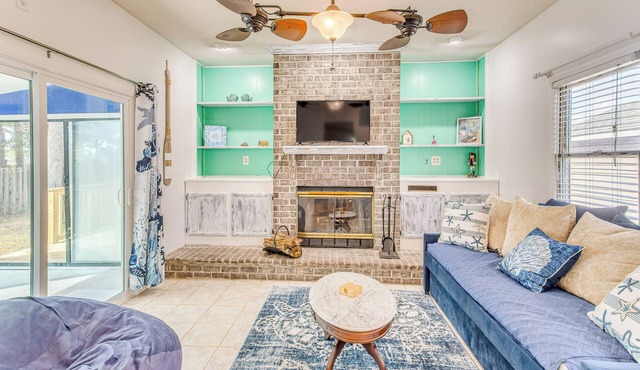 3 Mi to Ocean: Home w/Deck in Little River!