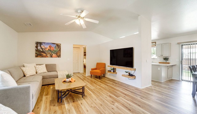 3 Mi to Old Town Cottonwood: Sunny Home w/BBQ