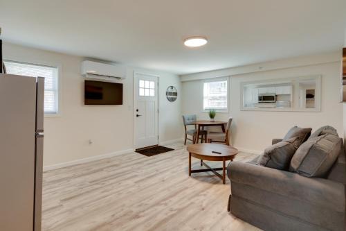 3 Mi to Onset Beach Sleek Apartment in Wareham