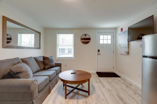 3 Mi to Onset Beach & Village! Pet-Friendly Apt