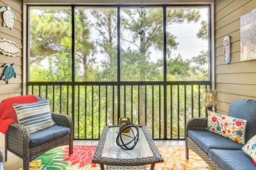 3 Mi to OWA: Modern Condo w/Resort Pool!