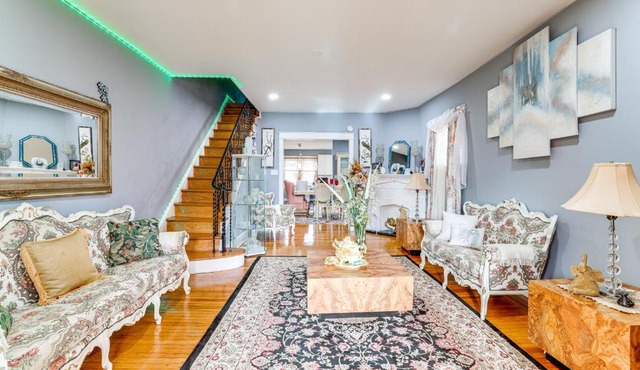 3 Mi to Penn Pet-Friendly Townhome in Yeadon!