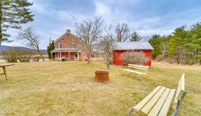 3 Mi to Penns Creek Access Hideaway with Grill!