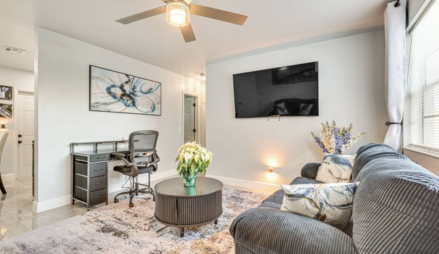 3 Mi to Port Everglades: Modern Getaway w/Yard