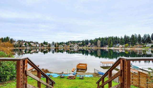 3 Mi to Puget Sound: Lakefront Gem w/Patio!