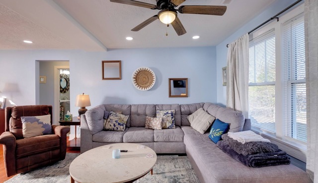 3 Mi to Radford University & River, Charming Home