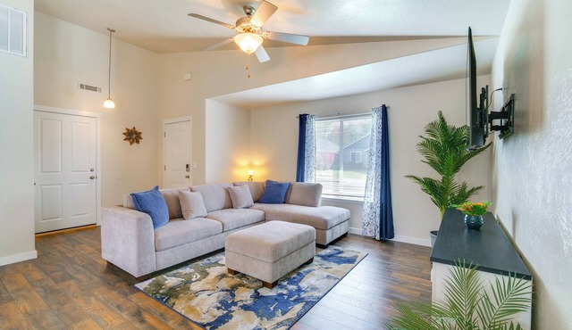 3 Mi to Riverside Park: Grants Pass Getaway!