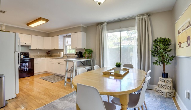 3 Mi to Riverwalk: Pet-Friendly Home w/Yard!