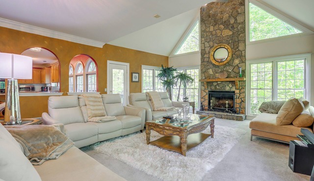 3 Mi to Roswell Riverwalk: Spacious Getaway!