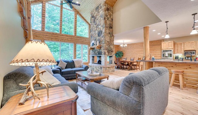 3 Mi to Schuss Mtn! Family Cabin at Shanty Creek