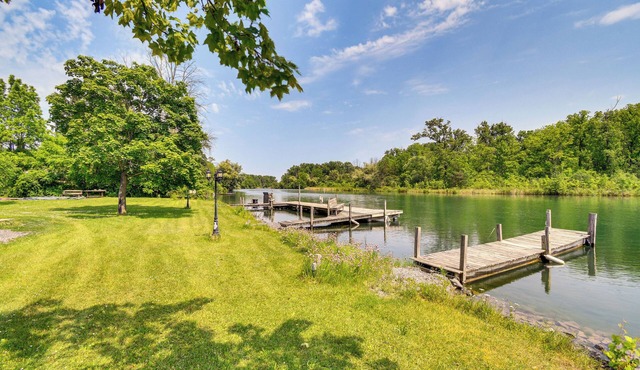 3 Mi to Seneca Lake: Couple's Apt w/River Access