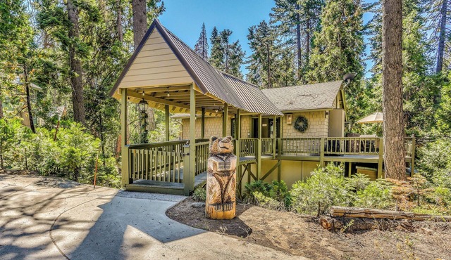 3 Mi to Shaver Lake: Cozy 'Bears Hideaway' Cabin!