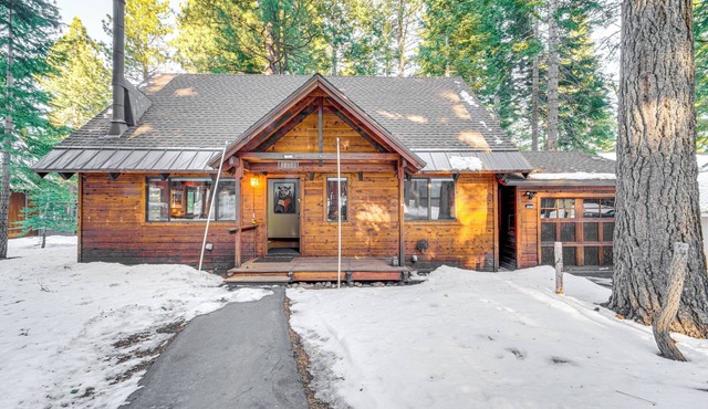 3 Mi to Skiing: Retreat w/Deck in Tahoe Donner!